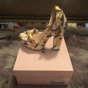 Chunky lemon sandal